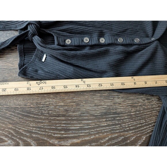 HOLLISTER Woman's XS Black Long Sleeve Ribbed Scoop V neck Button Up Tie Top 176 - Picture 7 of 7
